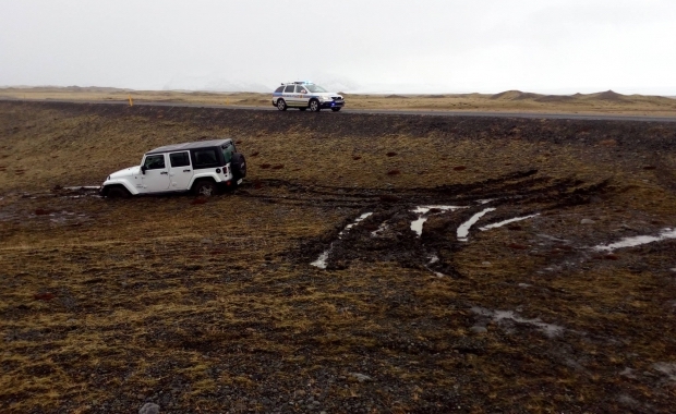 driving off road - Iceland magazine