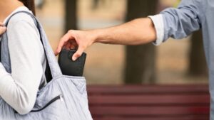 Pickpocket scams happening in Iceland