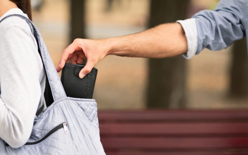 Pickpocket scams happening in Iceland
